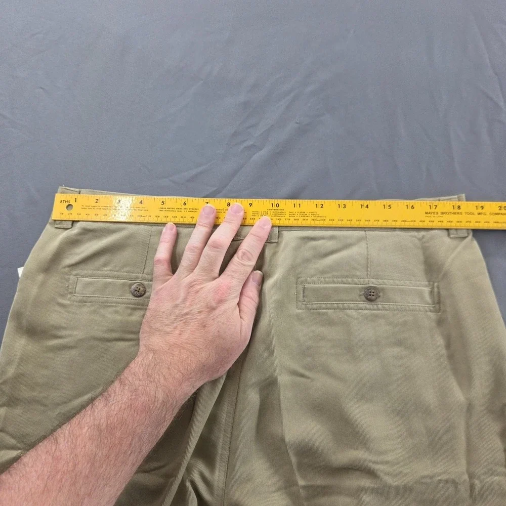 Linguine & Bob Mens 36 Beige Pleated Front Vintage Hong Kong Shorts